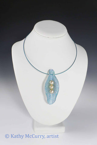 Magic Shell: Blue with 3 Glass Pearls