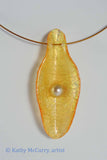 Magic Shell: Gold with Glass Pearl