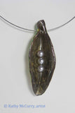 Magic Shell: Opaque Gray with 3 Glass Pearls