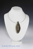 Magic Shell: Opaque Gray with 3 Glass Pearls
